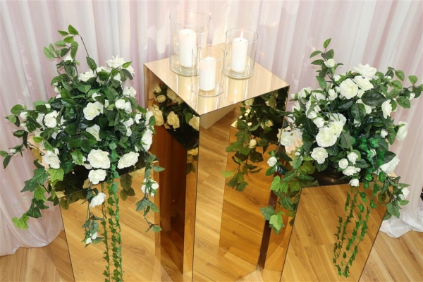 praesentationssaeule-grau-quadratisch-candybar-dessert-staender-event-hochzeit-mieten-verleih-globaldesire